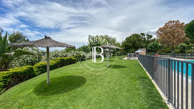 Foto a9c0fc79-1141-43e8-8a7b-09e99f8fbd37. Àtic amb calefacció aparcament piscina a Sanchinarro Madrid