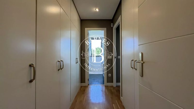 Foto e9c8356d-af89-45c4-9bf9-8524648f02bf. Àtic amb calefacció aparcament piscina a Sanchinarro Madrid