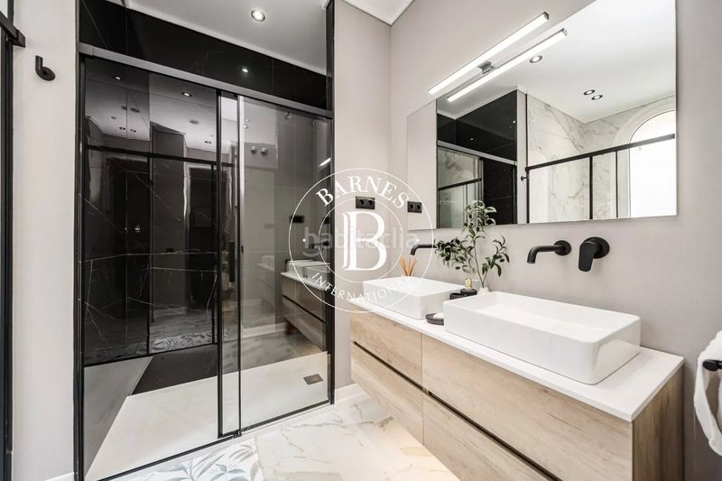Foto 57a6f0bb-ebc2-4a2c-9636-54875634c188. Piso en Almagro Madrid