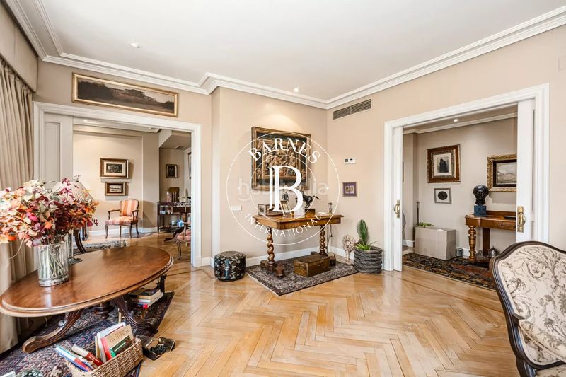 Foto 942e4379-962f-45a1-b661-083f7736c103. Piso en Castellana Madrid