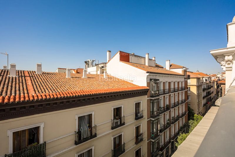 Foto bcfde116-a61e-4581-8b74-2df8479f280a. Àtic amb calefacció a Cortes-Huertas Madrid