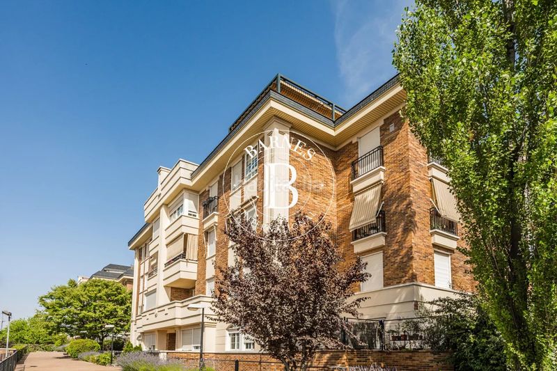 Foto 076d2163-6773-4a81-884c-c18935807129. Dúplex amb calefacció aparcament piscina a Casco Antiguo Majadahonda
