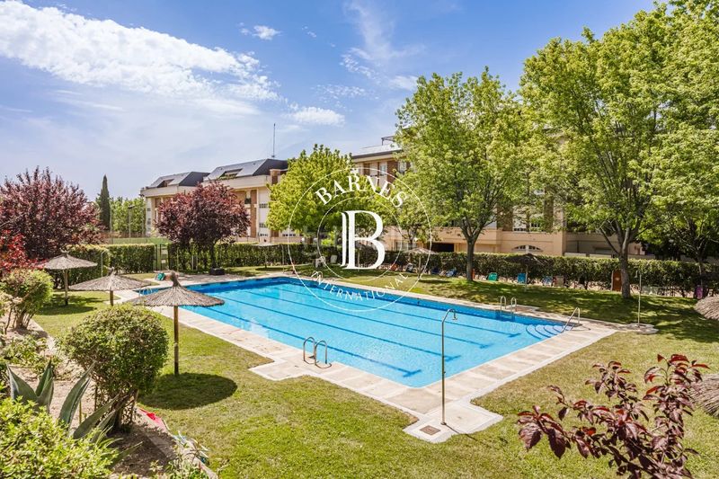Foto 07fb7947-22af-4d78-a4b3-c454b124296c. Dúplex amb calefacció aparcament piscina a Casco Antiguo Majadahonda