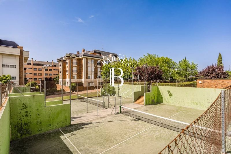 Foto b3c81cc1-5162-4569-997b-ecfa7a045385. Dúplex amb calefacció aparcament piscina a Casco Antiguo Majadahonda