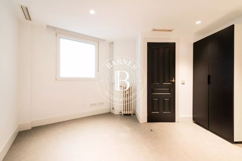 Foto 02aa752b-09b2-4e59-aa1a-2e650b39c132. Rent flat with heating parking in El Viso Madrid