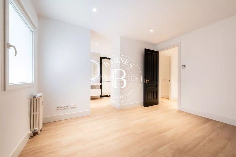 Foto 306f86dd-d4be-4e30-be34-80e6bd7ff5dd. Rent flat with heating parking in El Viso Madrid