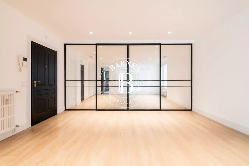 Foto 78b84b32-376a-40f3-b142-1d72385464b1. Rent flat with heating parking in El Viso Madrid