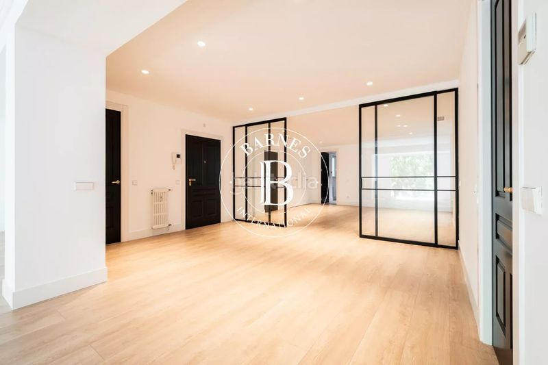 Foto 8fbbc877-6f25-4ef6-a738-fc1a7bd8e7b6. Rent flat with heating parking in El Viso Madrid