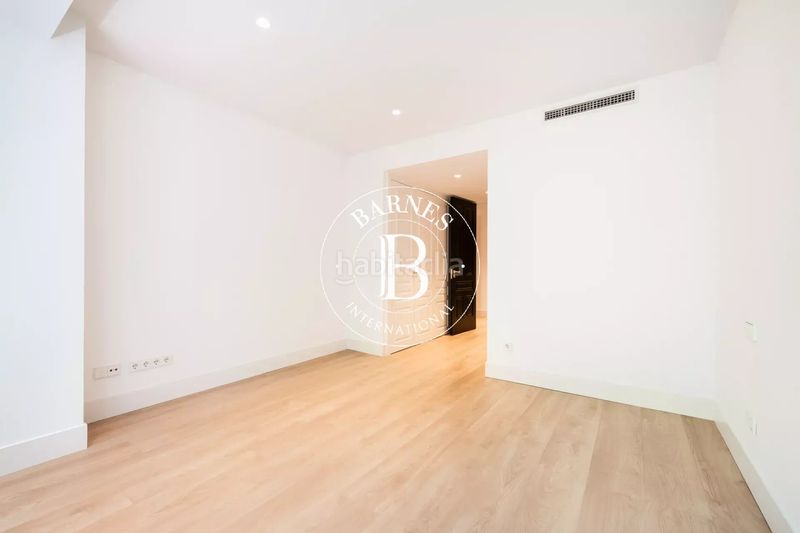 Foto 99c105cd-94f2-44b3-853a-9db1a0779a00. Rent flat with heating parking in El Viso Madrid