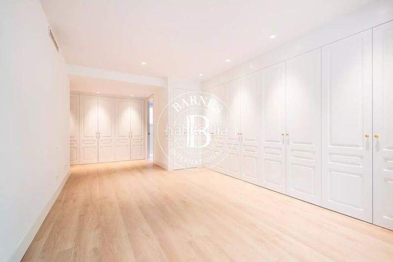 Foto a4421d24-2822-461b-917a-4a8163deb6d4. Rent flat with heating parking in El Viso Madrid