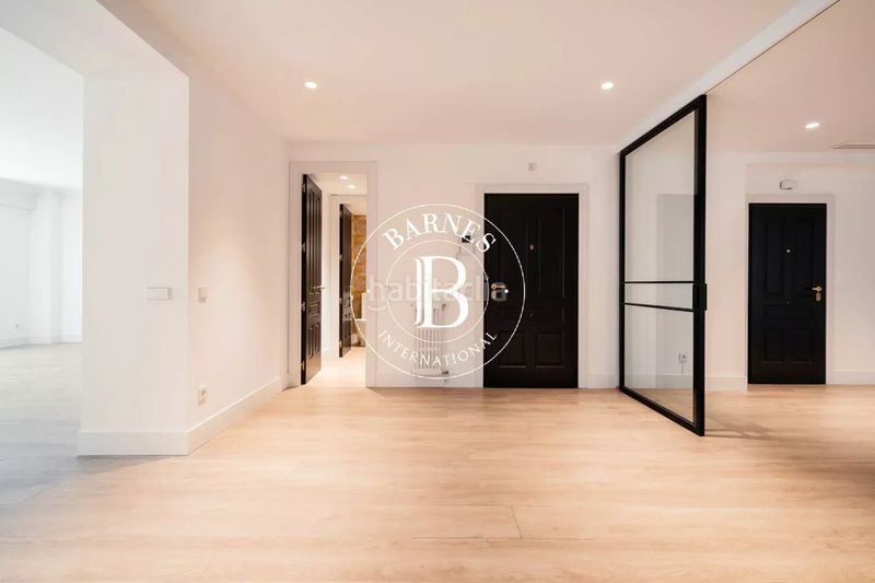 Foto e19acbdd-be7c-4ad3-9040-644cf7075862. Rent flat with heating parking in El Viso Madrid