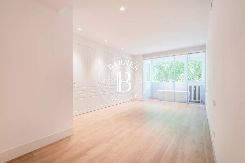 Foto f0b4e0ad-d716-47b8-b36e-2d4fe38e64d8. Rent flat with heating parking in El Viso Madrid