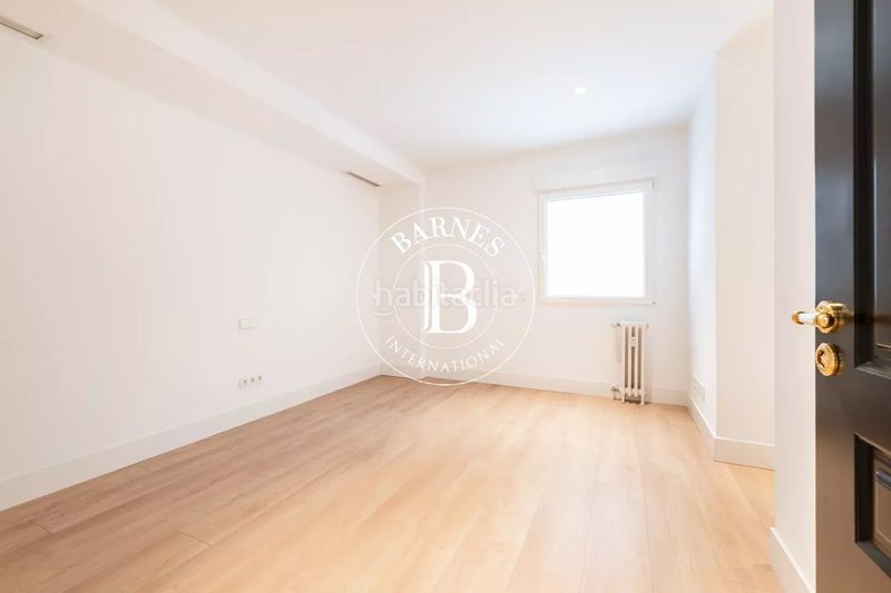 Foto fb50ea41-8cde-42be-9932-c7e4b3148916. Rent flat with heating parking in El Viso Madrid