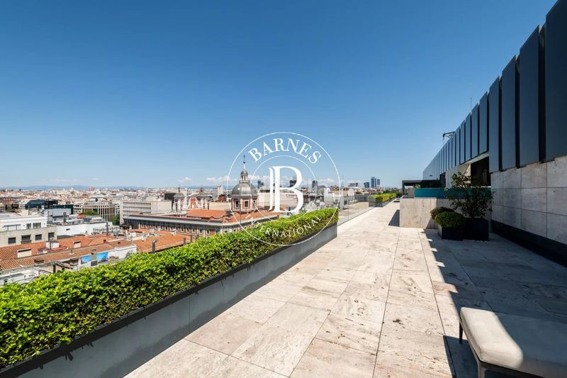 Foto f3950958-acef-45be-991e-0eb84e7da9f9. Pis amb calefacció aparcament piscina a Castellana Madrid