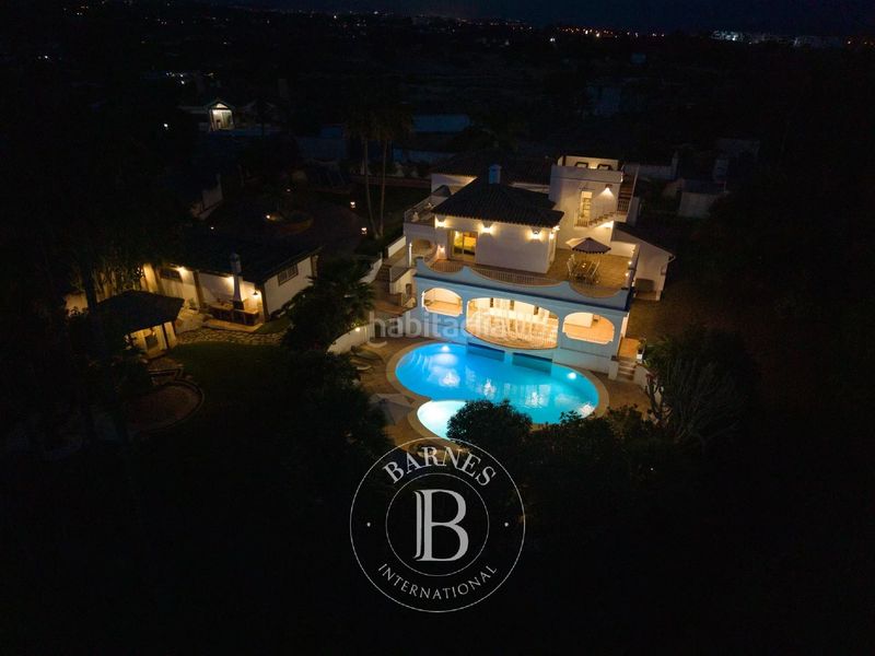 Foto 687b9460-7d2f-4980-bc32-be4038ff9090. Casa amb calefacció aparcament piscina a Las Lomas Estepona