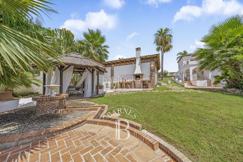 Foto 7565fd79-c2e9-4792-bd82-71f19630a053. Casa amb calefacció aparcament piscina a Las Lomas Estepona