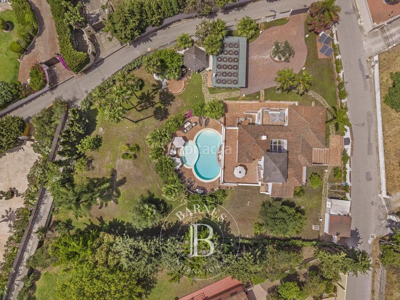 Foto bbea657d-1153-471b-a217-ecb865aaf8ae. Casa amb calefacció aparcament piscina a Las Lomas Estepona