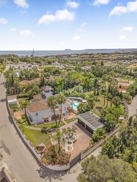 Foto bbfc7340-055c-420f-92ea-f681f7fa025c. Casa amb calefacció aparcament piscina a Las Lomas Estepona