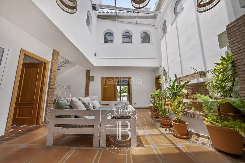 Foto dd5fe6db-0434-4e50-867b-14ab5111f429. Casa amb calefacció aparcament piscina a Las Lomas Estepona