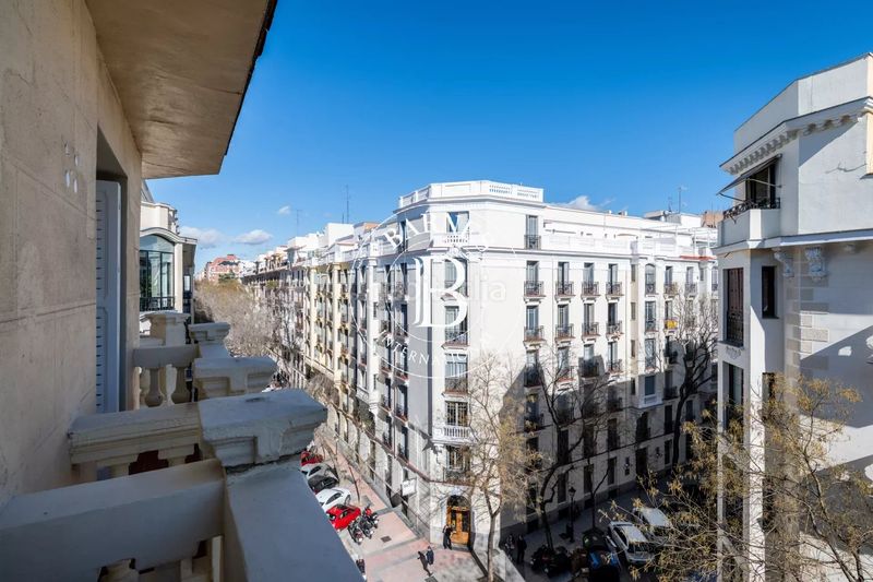 Foto a98ef38e-f996-4d05-aa52-aa60c9ccf69a. Piso en Goya Madrid