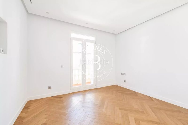 Foto b2d35d30-7580-40dd-bef6-c3aad29d25e9. Piso en Goya Madrid
