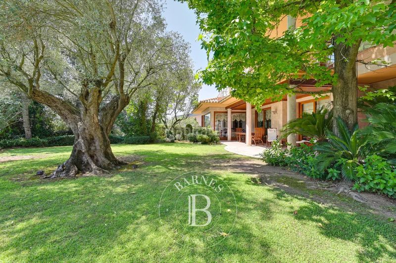 Foto 46383bfc-22da-486b-8620-00e564ab9494. Casa amb aparcament piscina a Palau Girona