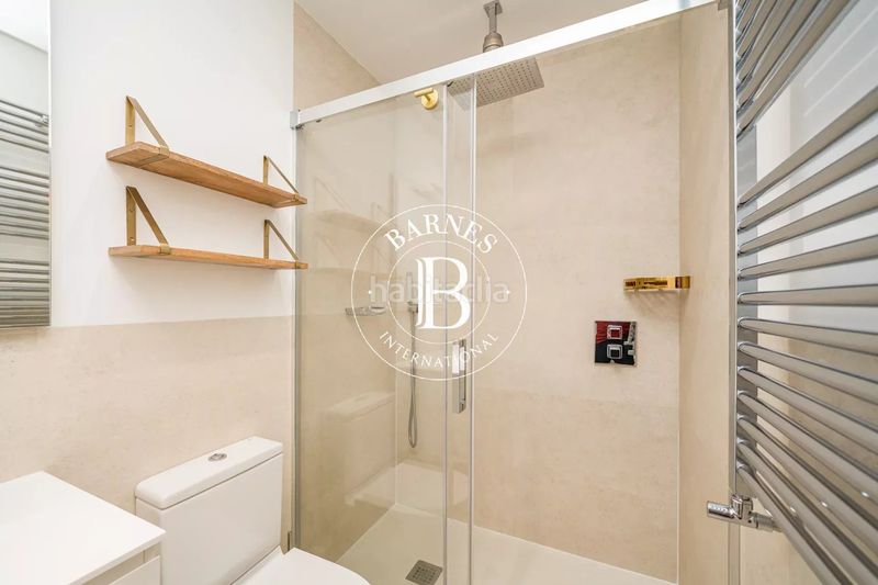 Foto 0b687f4f-f5da-4bde-af93-68dd6df67565. Piso en Almagro Madrid