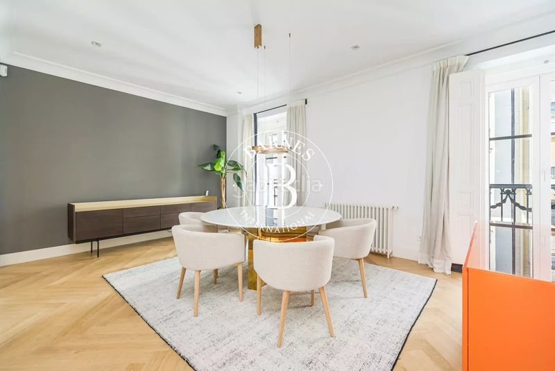 Foto 6550d93c-e384-48e8-bd41-cd6591dc8aff. Piso en Almagro Madrid