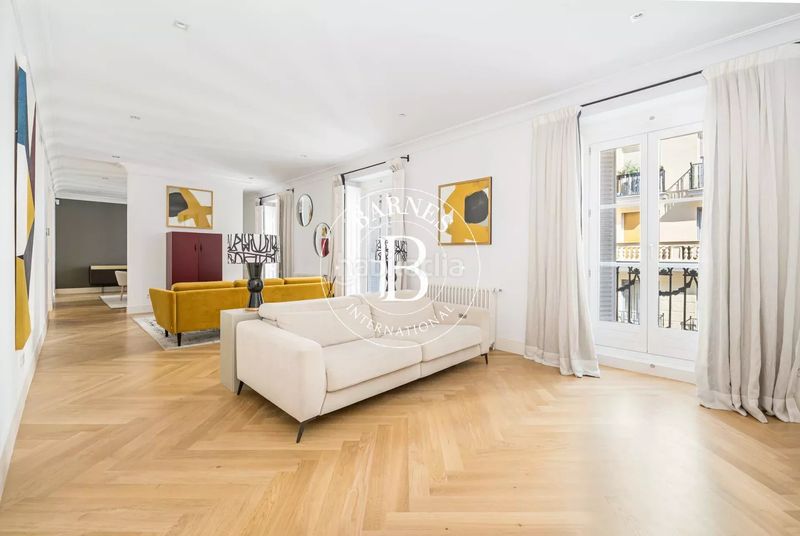 Foto f698d5f5-0ba5-452d-8416-c0df5703087b. Piso en Almagro Madrid