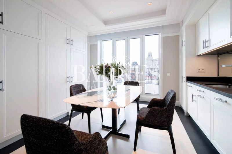 Foto 26cc4323-f3f7-46a2-bc13-992689da68dc. Rent flat with heating parking pool in Sol Madrid