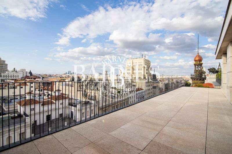 Foto 55173de7-1175-4cec-8b5c-8a7cefb2e0f6. Rent flat with heating parking pool in Sol Madrid