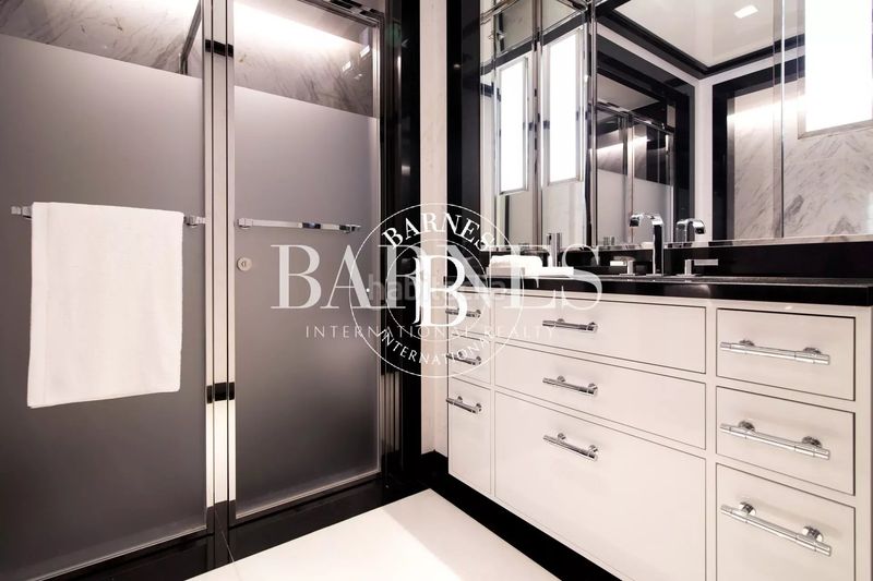 Foto 888b9a5c-14ec-4acb-bb24-d59055cb53f4. Rent flat with heating parking pool in Sol Madrid