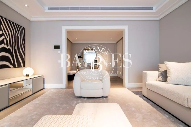 Foto cb30acf4-c83f-45cc-b2ec-22e2a23085e1. Rent flat with heating parking pool in Sol Madrid