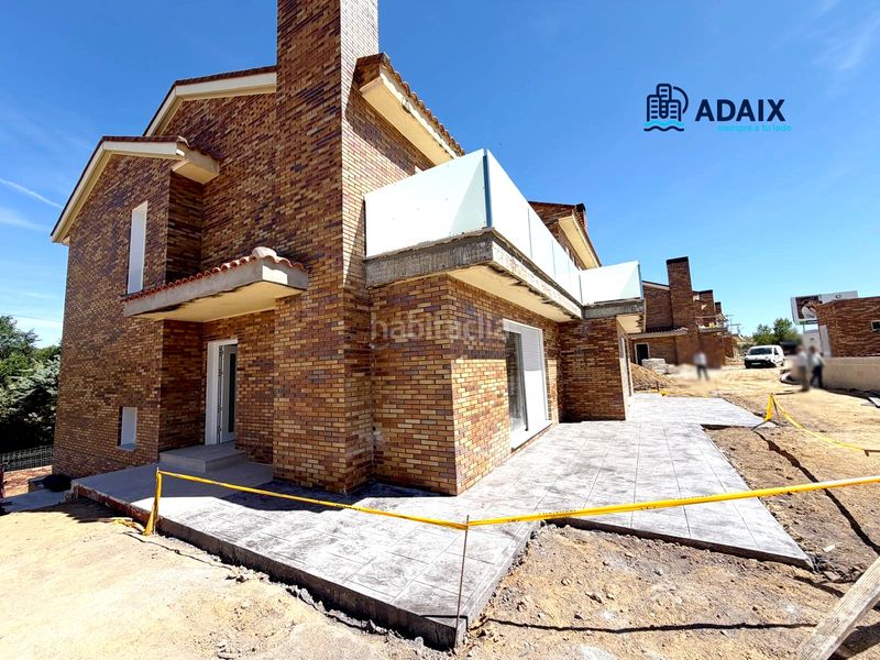 Foto f04cc0f8-2936-46e3-b633-a88f405c99f6. Casa aparellada amb aparcament piscina a Quijorna