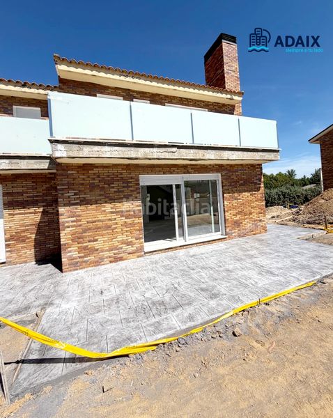 Foto a112c24b-12c2-472d-97dc-0672dfc30382. Casa aparellada amb aparcament piscina a Quijorna