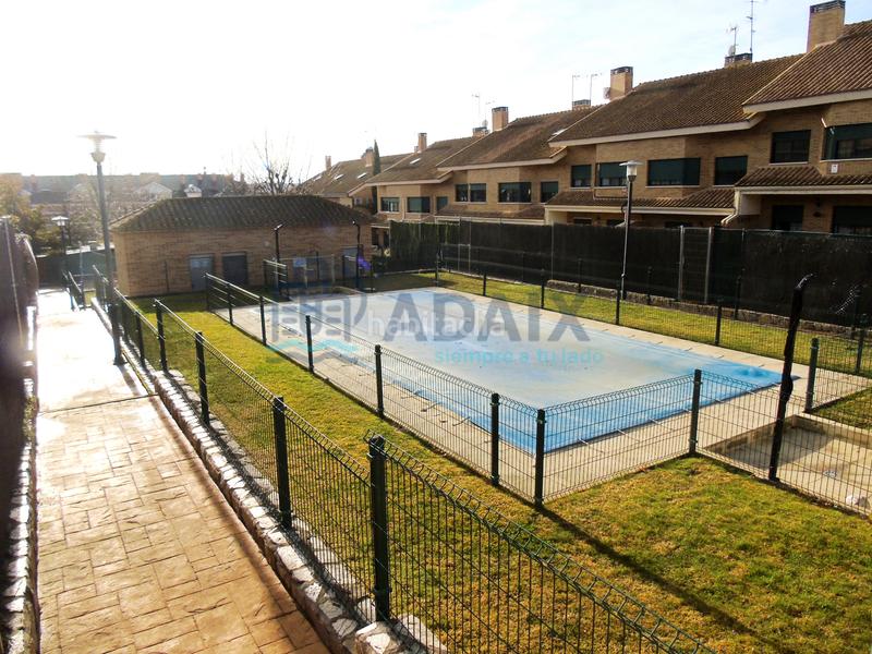 Foto 7ce8e28f-358d-4c4b-bf3c-ed708618a6af. Reihenhaus mit kamin pool in Zona El Caño Arroyomolinos