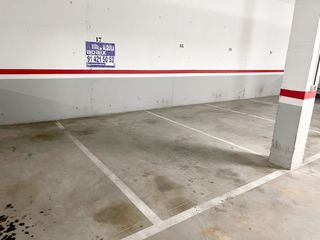 Car parking in Calle de Extremadura 13