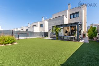 Chalet  Calle de melilla. Chalet independiente