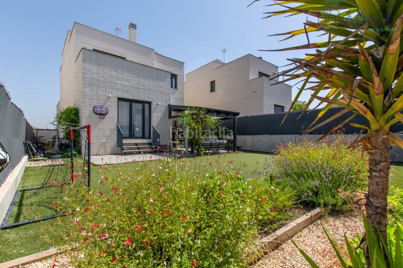 Foto a64e83e5-08d2-44d5-a5ce-5f558fb53961. Chalet  independiente en Urbanización El Mediterráneo Arroyomolinos