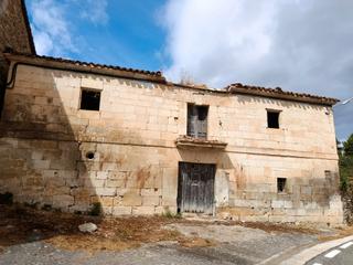 Mas à Poblado toba valdivielso 34. Alvaria vende casona señorial