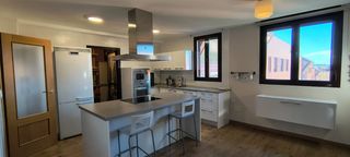 Location Appartement  Calle maría blanchard. Alquiler de preciosa vivienda de 3 dormitorios en el montecillo