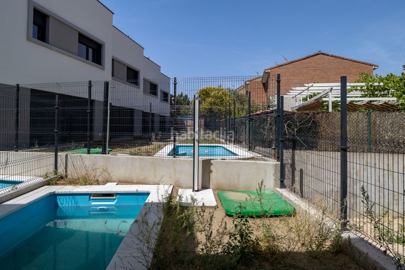 Foto 0f1f1ea7-fc4a-4f8a-a4d3-82779b4bcfd6. Casa adossada amb aparcament piscina a Centro Villanueva del Pardillo