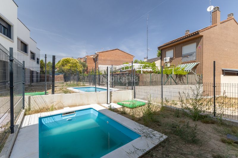 Foto 6e95fdcd-9f48-48d9-a739-9a4de3ff164a. Casa adossada amb aparcament piscina a Centro Villanueva del Pardillo