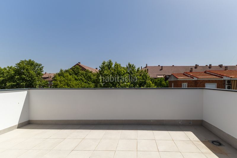 Foto b2e0c539-bfa9-4f1e-bd1a-72d704f013b2. Casa adossada amb aparcament piscina a Centro Villanueva del Pardillo