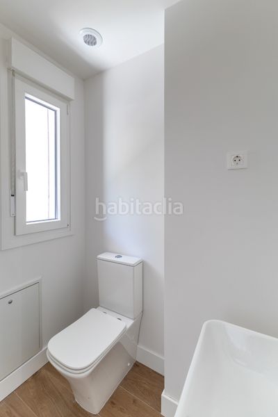 Foto fedeb698-9faf-4e18-9ed6-c1ad78b87d7e. Casa adossada amb aparcament piscina a Centro Villanueva del Pardillo