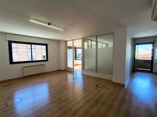 Office space  Calle doctor ramón muncharaz. Alvaria ofrece la venta de esta céntrica oficina de 95 m² con 2