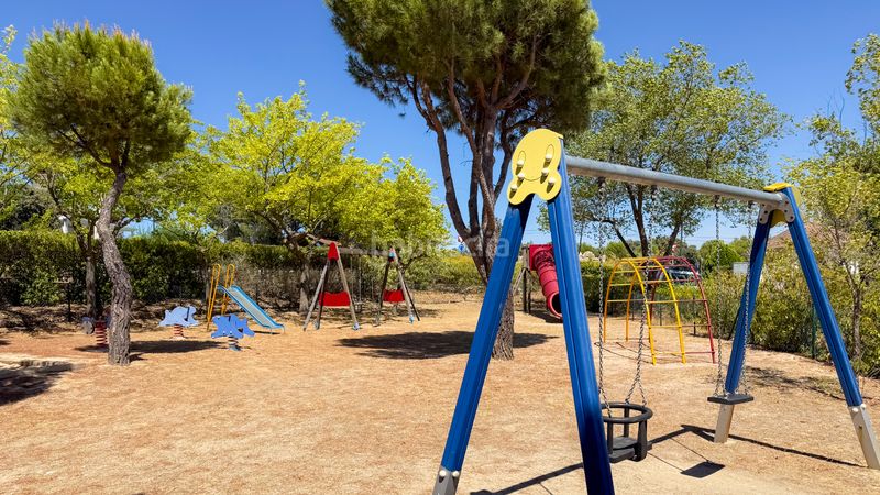 Foto 9c96e36a-9530-4574-93d3-a5334c1c8873. Xalet amb xemeneia piscina a puerto Galapagar-las cuestas Galapagar