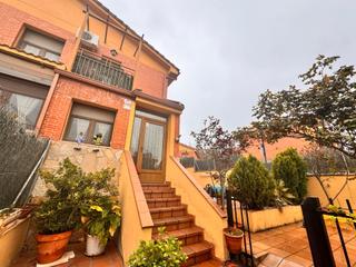 Towny house  Calle las vias. Chalet pareado en el molar