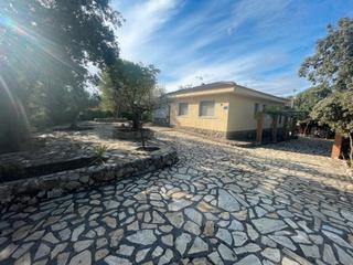 Chalet in Calle nueva sierra 37