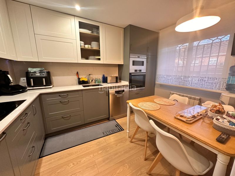 Foto 669e2a18-4861-4571-8866-d0abe5e0c57a. Casa adossada amb calefacció aparcament piscina a Valdemoro